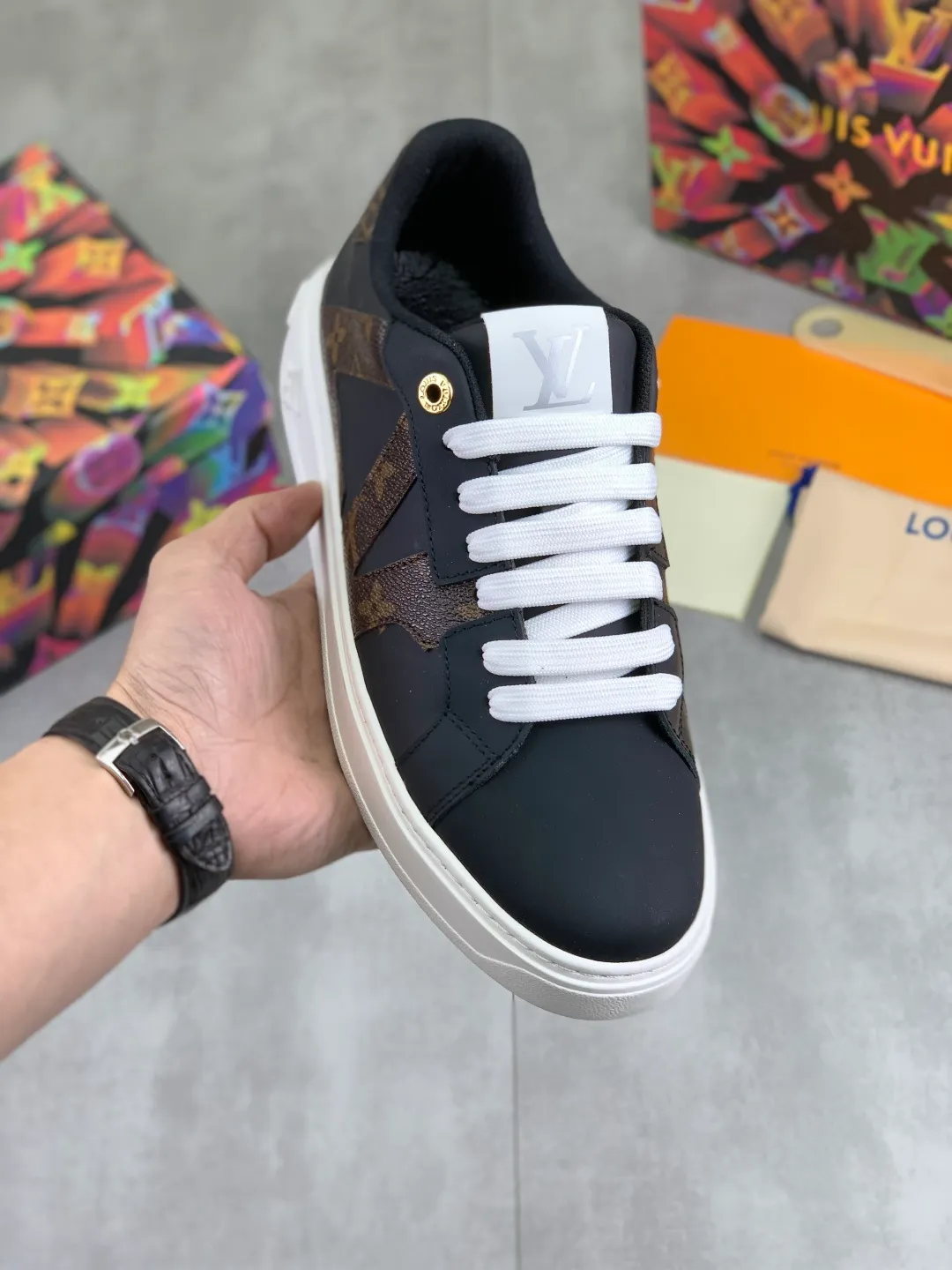 Men's men's shoes P520💰【New style】🆘High quality cowhide【Louis Vuitton】LV official website's latest model🎁casual and fashionable men's shoes👟hot style💥simple and elegant style, exclusive for trendy men. Unique official website's latest brand elements👑original decoration, fashionable and generous, the fabric is made of original denim➕comfortable and breathable mesh lining➕cow leather feet ✅The official website specifies wear-resistant casual outsole, the classic model is taken in real life🎬Color: 4️⃣colors available😍Number of codes: 38-44 Full set of packaging